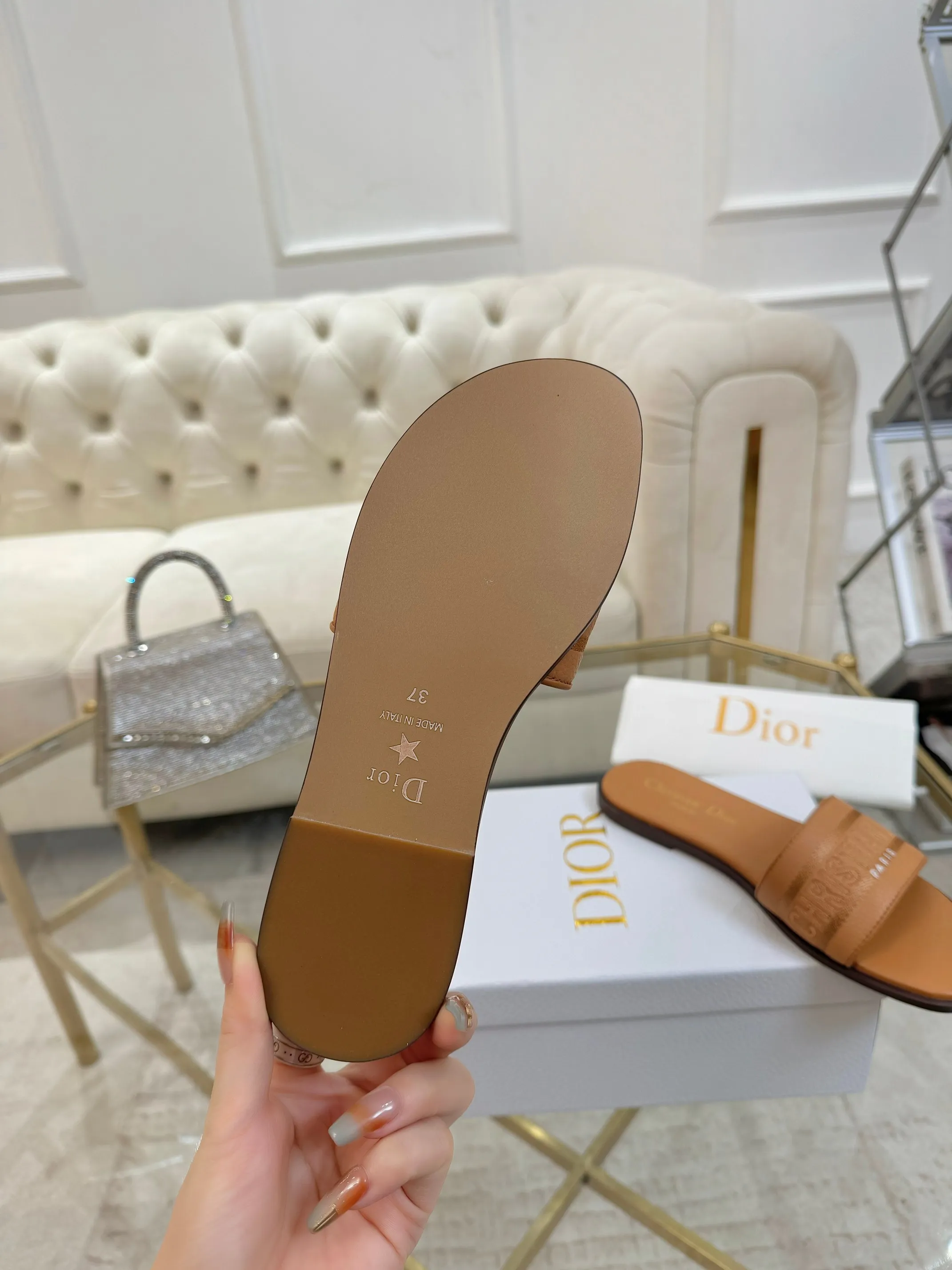 👟👟Ex-factory price 340👟👟 Genuine leather sole +40 Dior new style cowhide surface, sheepskin lining + embroidery process, 5 colors optional, code size 35-42, rubber sole, genuine leather sole +40